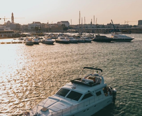 Yacht or catamaran tour in Bari