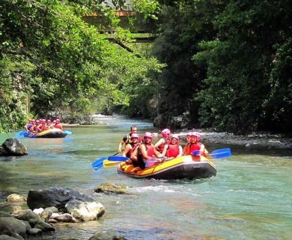 Rafting for families on the Lao River