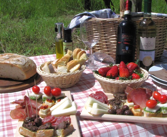 Picnics in the Tuscan hills