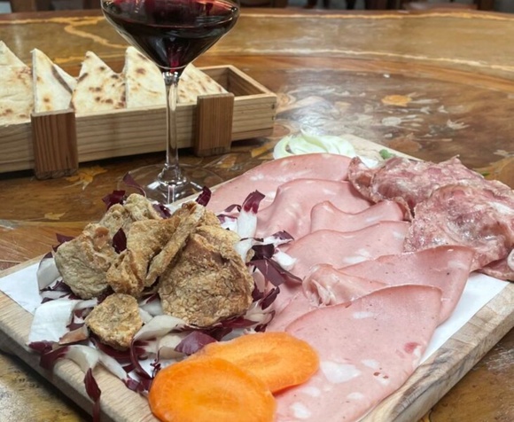 Tasting of cured meats and delicacies from Romagna